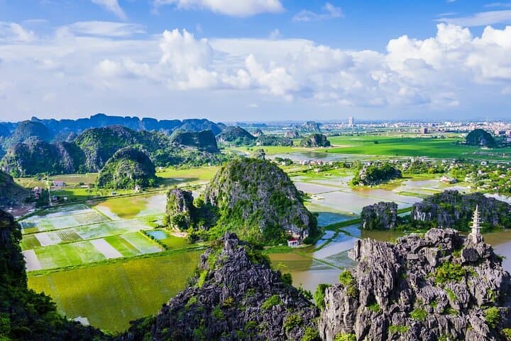 Hanoi to Ninh Binh: Trang An Boat Tour, Hoa Lu History & Mua Cave Hike photo 2
