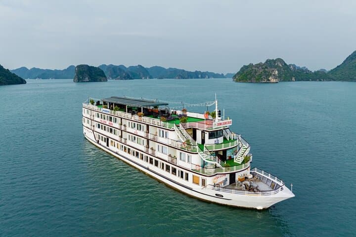 Ha Long Bay Overnight Cruise: 2-Day Luxury Cruise, Kayaking & Sung Sot Cave