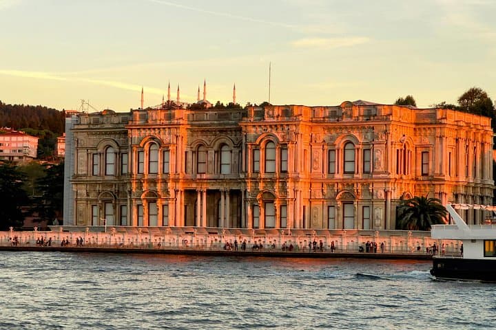 Private Bosphorus Yacht Tour — 2-Hour Istanbul Cruise Along the Strait photo 3