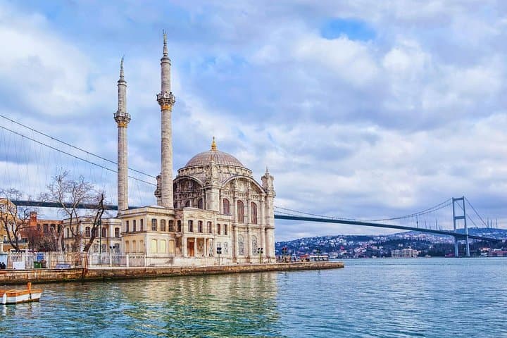 Private Bosphorus Yacht Tour — 2-Hour Istanbul Cruise Along the Strait photo 4
