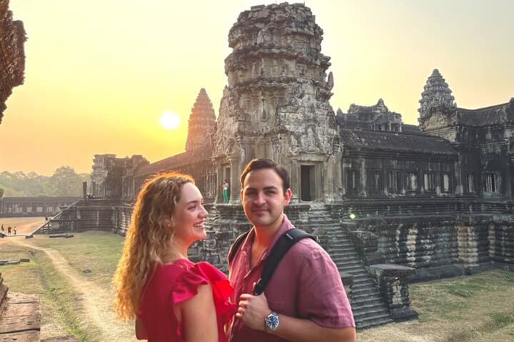 Sunrise at Angkor Wat & Banteay Srei: Private Full-Day Temple Tour from Siem Reap