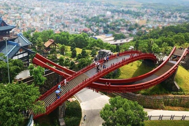 Sun World Halong: Queen Cable Car, Dragon Park & Typhoon Water Park Guide photo 3
