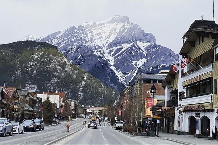 Luxury Banff Private SUV Tour — Full-Day Scenic Trip from Calgary