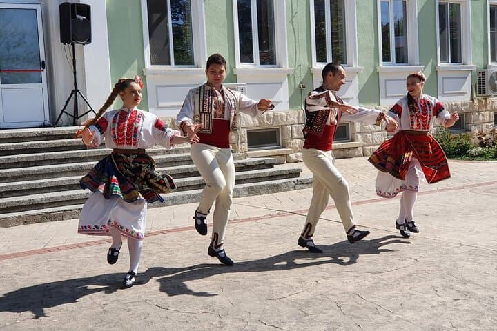 Bulgaria Day Trip from Bucharest: Basarabovo Monastery, Tsarevets & Arbanasi photo 4