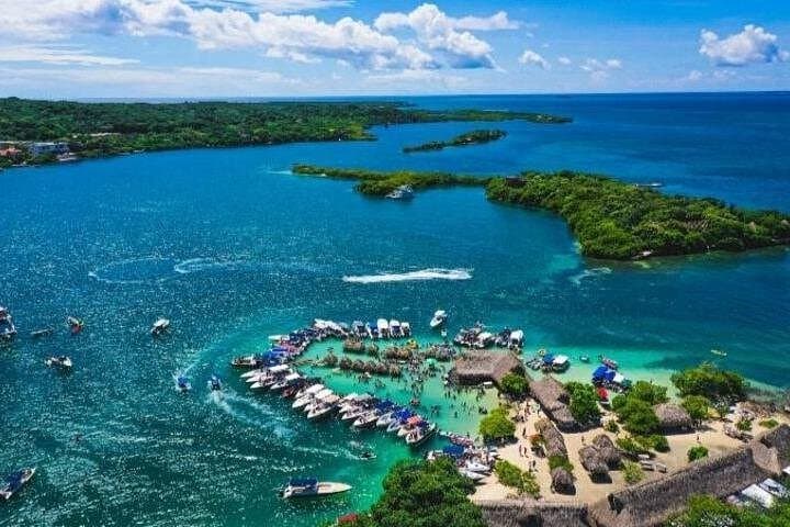 Cholón Island Boat Party: DJ Cruise Through the Rosario Archipelago photo 4