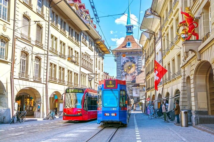 Bern's Timeless Treasures: Family Walking Adventure Through Old Town photo 5