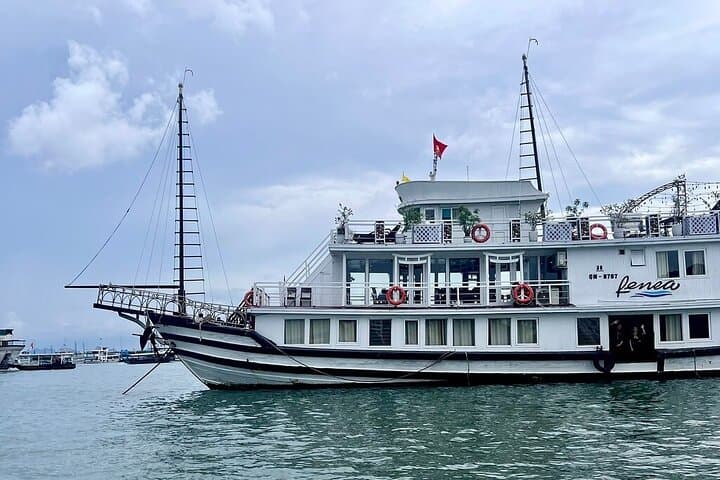 Boutique Overnight Cruise in Bai Tu Long Bay: Quiet Halong Bay Escape photo 2