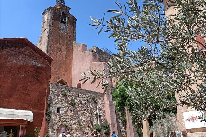 Luberon Villages Day Trip from Marseille — Gordes, Roussillon & Fontaine de Vaucluse photo 3