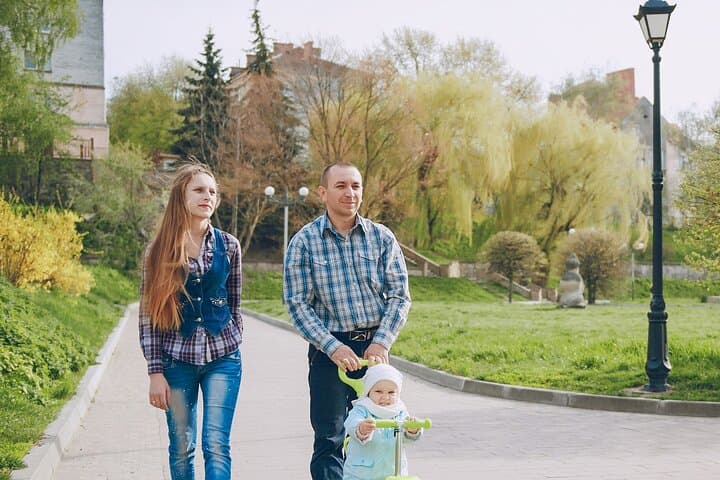 Manchester Marvels: Private 2-Hour Family Walking Tour of Heaton Park & Prestwich
