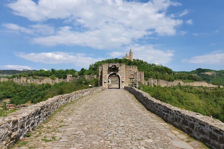 Bulgaria Day Trip from Bucharest: Basarabovo Monastery, Tsarevets & Arbanasi photo 2