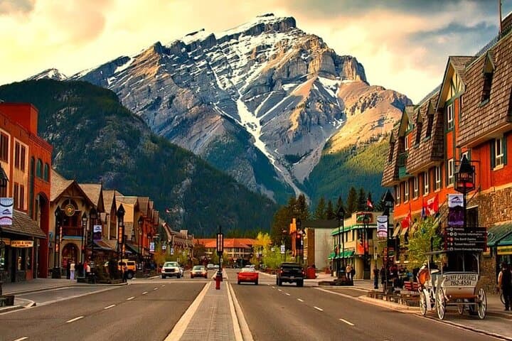 Private Banff Day Tour: Lake Louise, Moraine Lake, Peyto & Icefields Parkway Sights photo 6