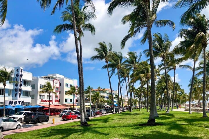 Self-Guided Miami Beach Walking Tour: Art Deco, Beaches & Biscayne Bay