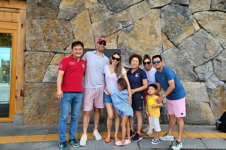 West Jeju Jumbo-Taxi Geotrail: Hyeopjae, Osulloc & Yongmeori in an 8‑Hour Private Tour