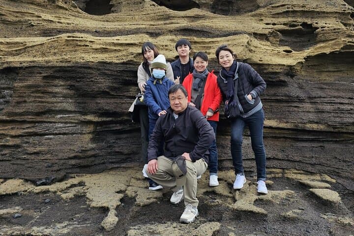 West Jeju Jumbo-Taxi Geotrail: Hyeopjae, Osulloc & Yongmeori in an 8‑Hour Private Tour photo 2