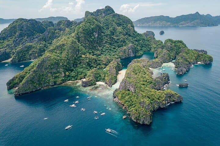 El Nido Island Hopping: Full-Day Bacuit Bay Boat Tour with Lunch photo 2