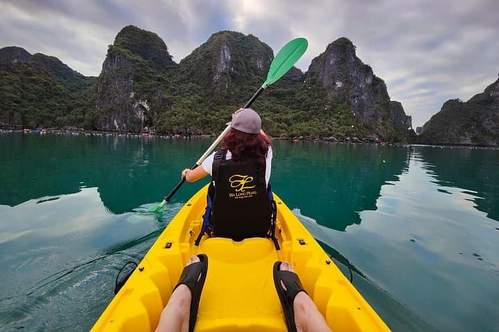 Halong Bay Full-Day Cruise: All-Inclusive Day Trip from Hanoi