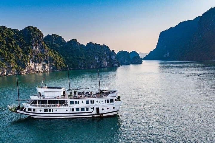 Halong Bay Full-Day Cruise: All-Inclusive Day Trip from Hanoi photo 4