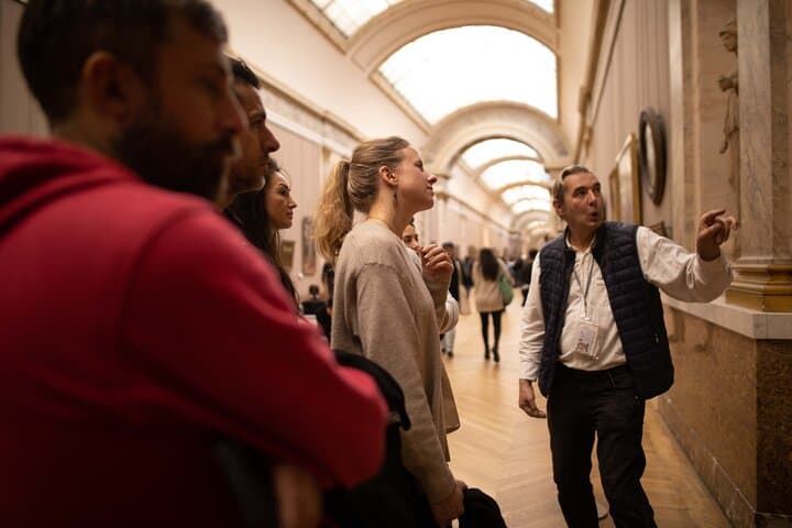 Semi-Private Louvre Tour in Paris: See the Mona Lisa with Max 6 Guests photo 2