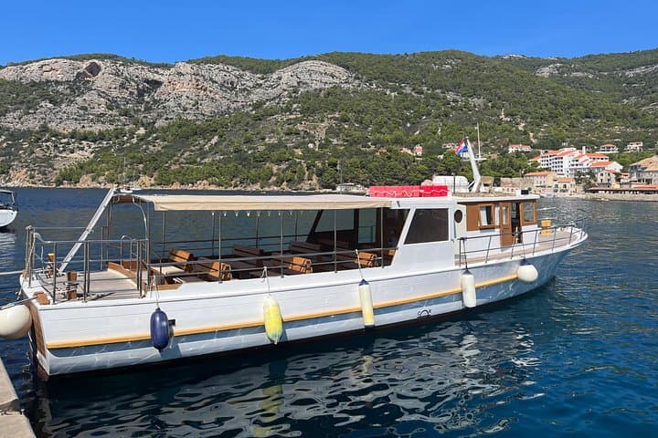Half-Day Private Boat Tour from Hvar to Pakleni Islands, Red Rocks & Palmižana Lunch photo 2