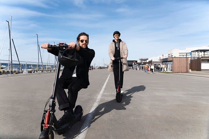 Gdańsk Shipyard Electric Scooter Tour — 90-Min Guided Urban History Cruise photo 3