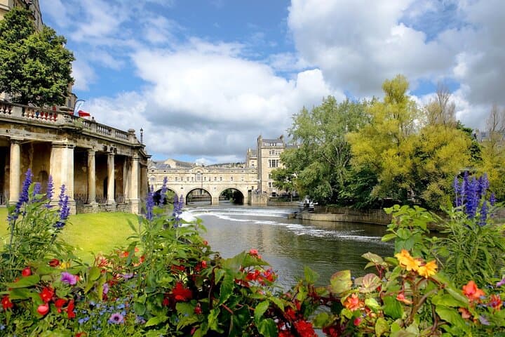 Private Bath and Cotswold Village Day Tour from London