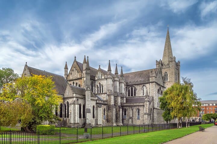 Full-Day Private Dublin Tour: Castle, Guinness, Merrion Square & Liffey Highlights photo 2