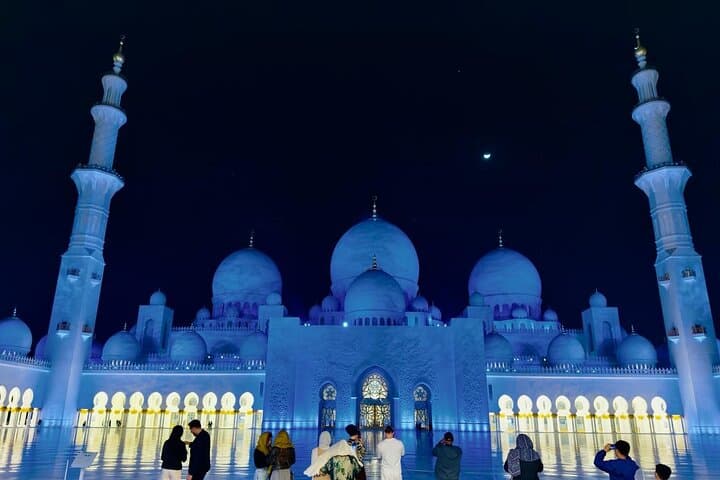 Private Abu Dhabi City Tour from Dubai — Sheikh Zayed Mosque, Heritage Village & Corniche photo 2
