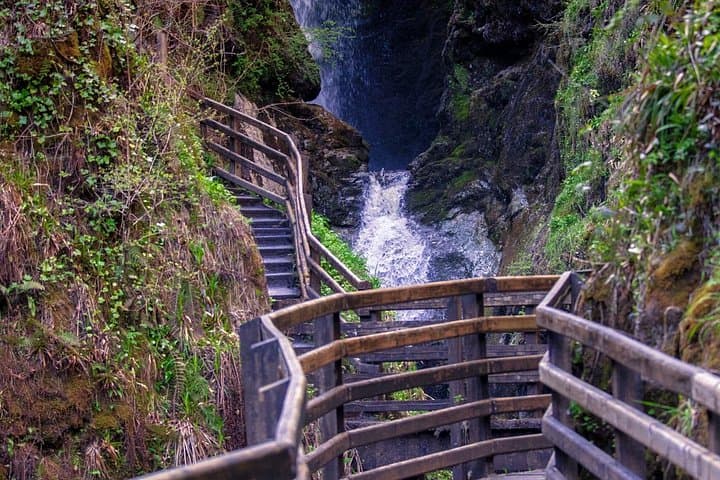 Private Full-Day Northern Ireland Tour: Giant's Causeway, Carrickfergus & Glenariff photo 2
