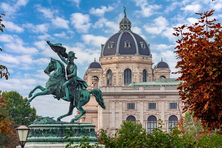 Vienna Full-Day Private City Highlights: Ringstrasse, Schönbrunn & Grinzing photo 2