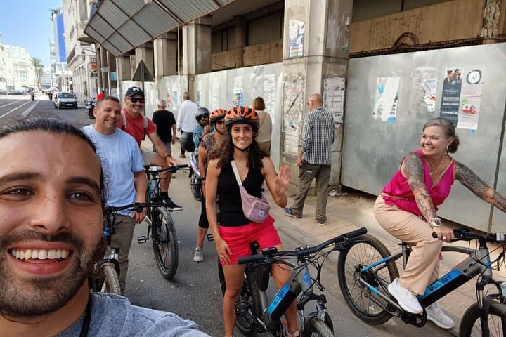 Casablanca Coastal Bike Tour: 21 km Guided Ride Through City Landmarks photo 4