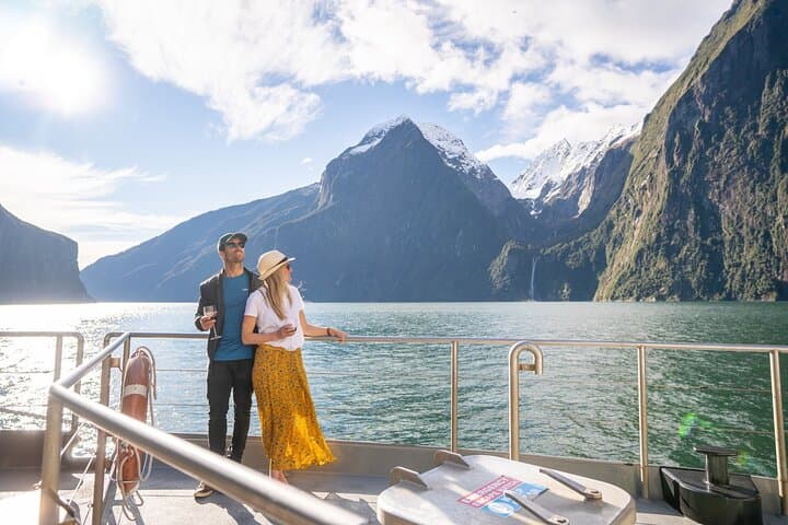 Milford Sound Full-Day Tour from Te Anau with Nature Cruise