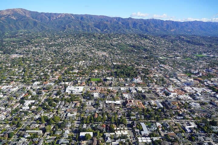 Santa Barbara Helicopter Tour: 12-Minute Coastal Flight Over Harbor & Mountains photo 3