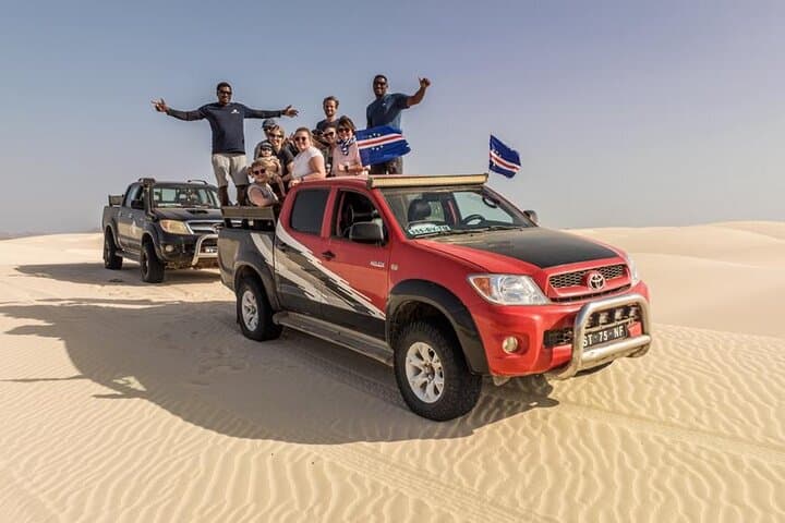 4WD Boa Vista Day Tour: Dunes, Turtle Bays & Shipwrecks with Sandboarding