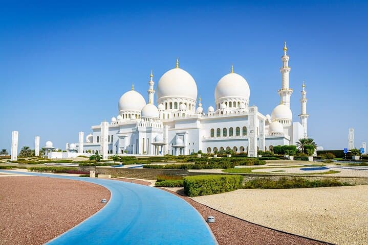 Abu Dhabi Private City Tour: Sheikh Zayed Grand Mosque, Corniche & Emirates Palace