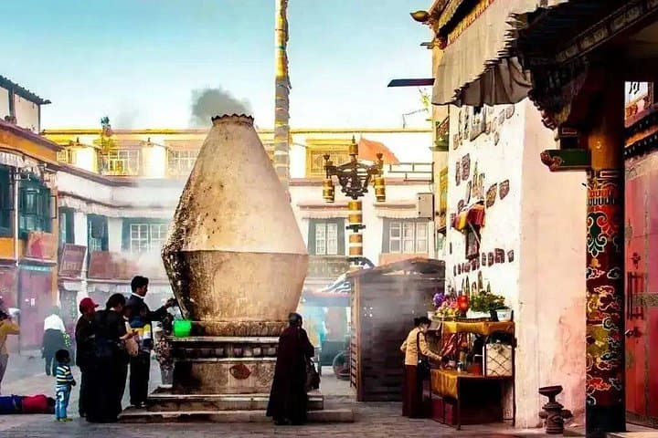 8-Day Lhasa to Everest Base Camp: Cultural High Passes and Himalayan Sunsets photo 4