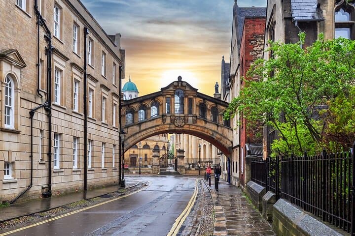 Enchanted Oxford Christmas Private Walking Tour — Festive Lights & Historic Courtyards photo 3