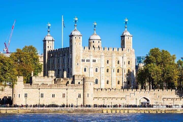 Tower of London Private Guided Tour: Crown Jewels, History & Tower Bridge photo 1