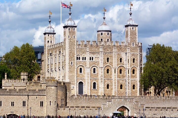 Tower of London Private Guided Tour: Crown Jewels, History & Tower Bridge photo 3