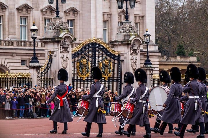 Queen Elizabeth II and Royal Secrets: Private Royal Route Walking Tour in London photo 3