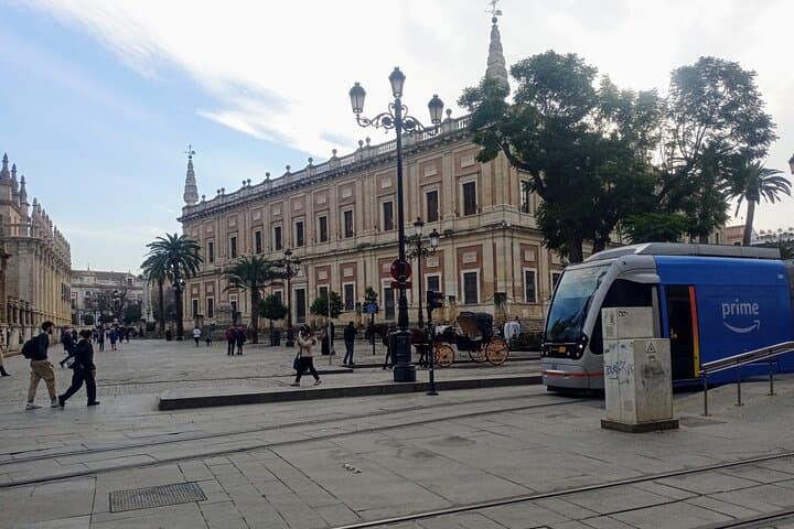 Seville Running Tour: 11.5 km Historic City Run Past the Alcázar & Plaza de España photo 4