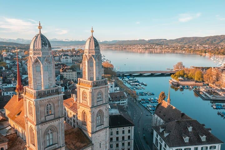 Private Transfer from Milan to Zurich with a 2-Hour Stop in Lucerne