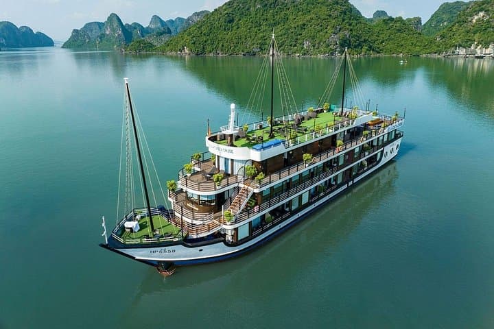 La Casta Luxury 2-Day Halong & Lan Ha Bay Cruise with Hanoi Limousine Transfer photo 2
