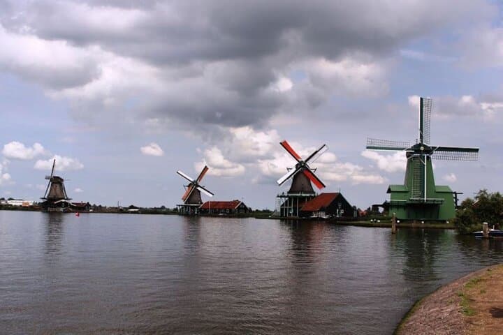 Private Tour from Amsterdam to Zaanse Schans, Cheese Farm & Volendam