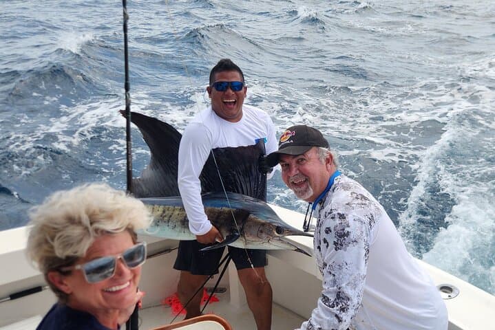 Full-Day Private Sport Fishing to the South Pearl Islands | Viking 46ft Yacht