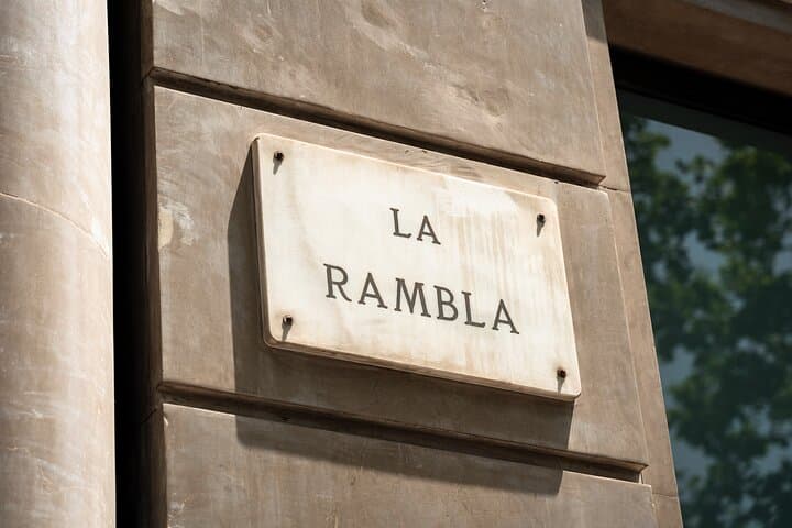 Barcelona Walking Tour with Arabic Guide: Gothic Quarter, La Boqueria & Las Ramblas (2h) photo 3