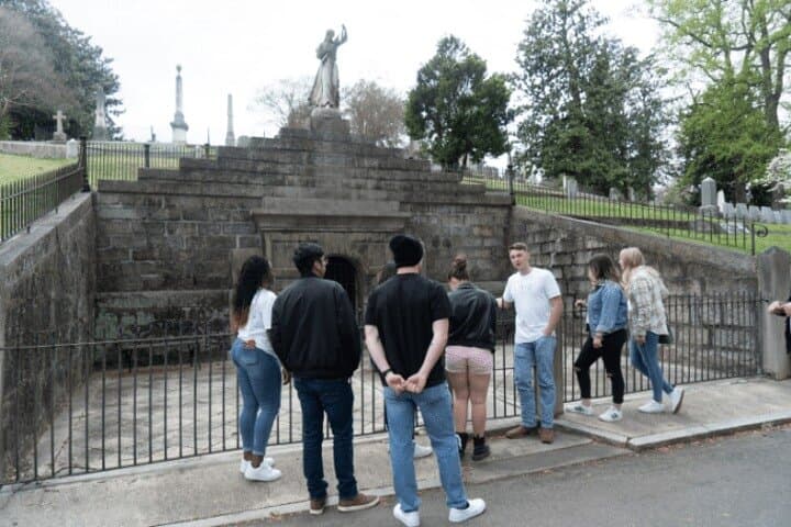 New Orleans Voodoo & Ghost Walking Tour: True Crime, Vampires & Haunted Sites photo 3