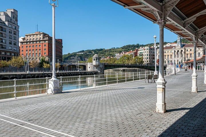 Bilbao Private Bike Tour — Guggenheim, Riverfront & City Highlights photo 3