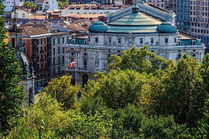 Bilbao Private Bike Tour — Guggenheim, Riverfront & City Highlights photo 4