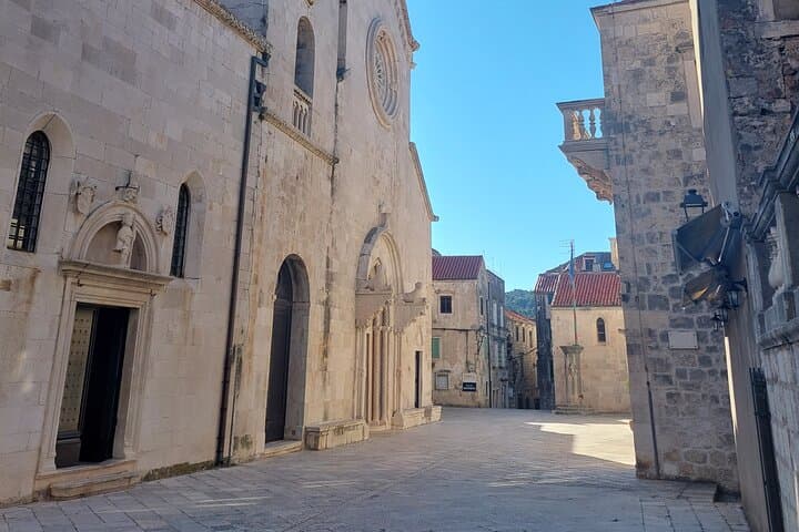 One-Hour Walking Tour of Old Town Korčula — Marco Polo House & St. Mark's Cathedral photo 4