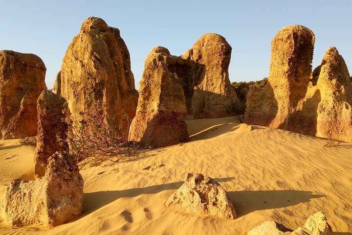 2-Day Kalbarri & Pink Lake Tour from Perth: Pinnacles, Sand Dunes & Nature's Window photo 6
